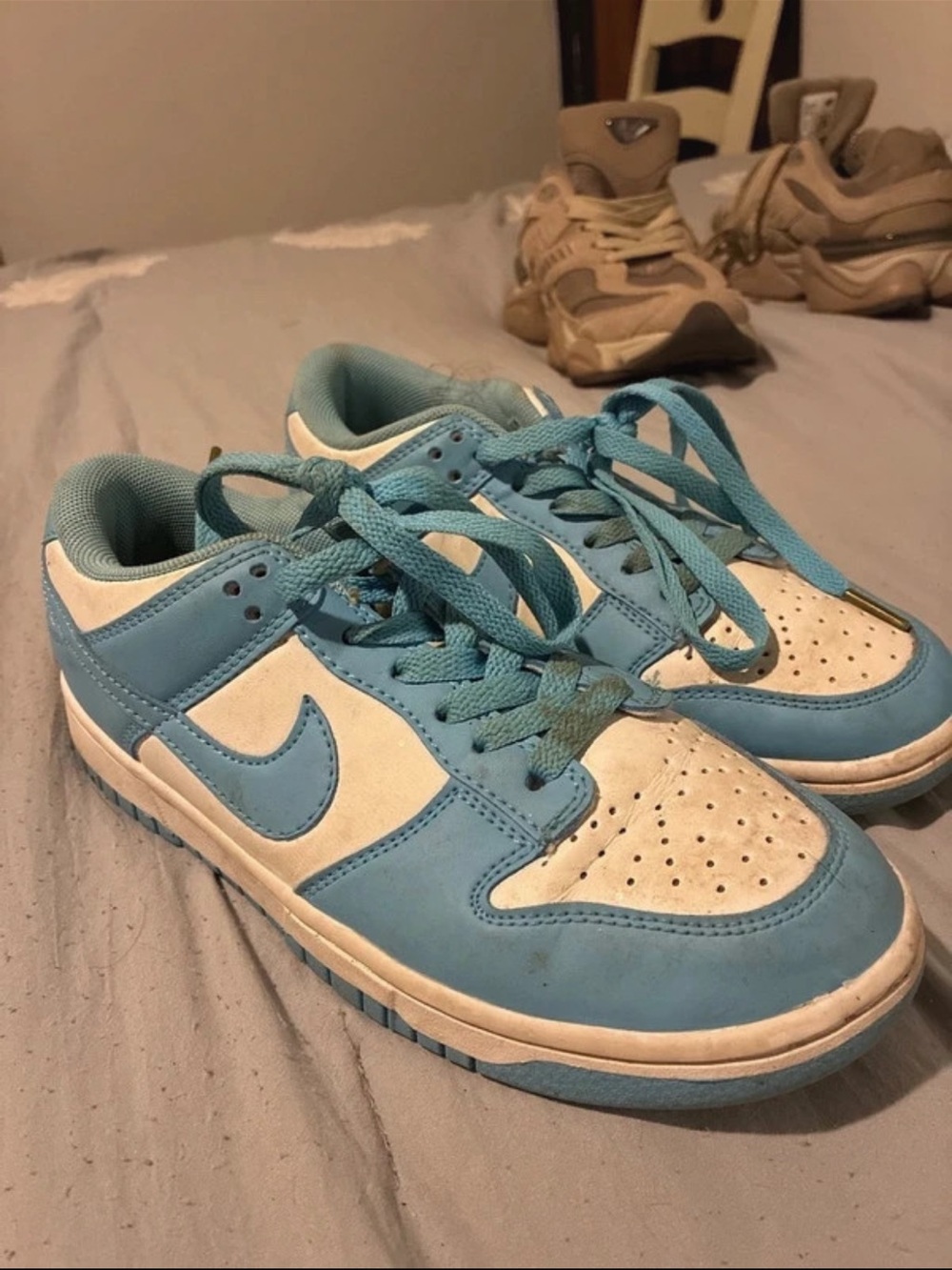 Women’s Low-Top Sneakers in Light Blue and White - Casual Everyday